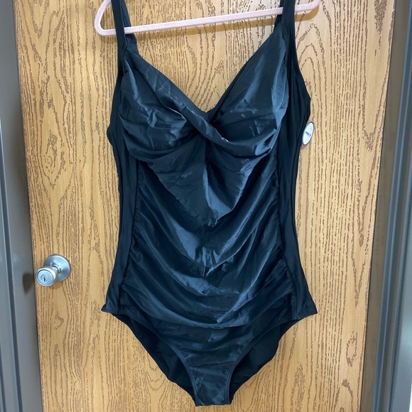 New Ruched Sweetheart twist One Piece Swimsuits For All - Picture 3 of 5